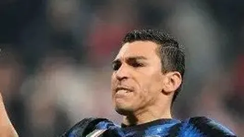 “长达437天秀发不剪，曼联连胜梦碎！蓄发英雄誓言：下一战终结维拉9连胜霸业！”