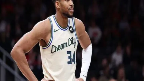 中国男冰亚冬会惜败日本，小组第四晋级八强